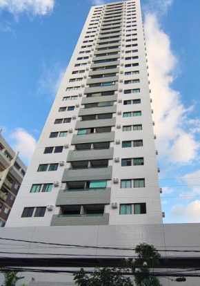 Confortável apartamento com 2 quartos, sendo um suíte, varanda, ampla sala, cozinha área de serviço e banheiro social